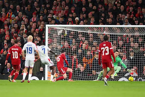 دقيقة بدقيقة (غياب صلاح).. ليفربول 0-2 كريستال بالاس.. ثنائية إسماعيل سار (صور)